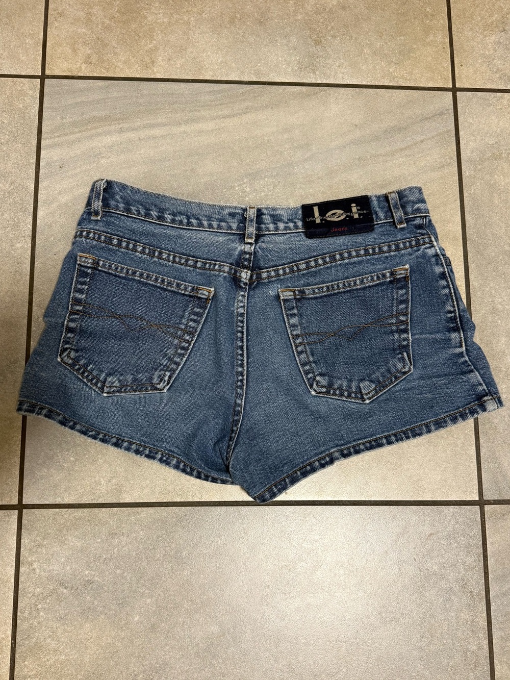 Vintage Y2K l.e.i mid-rise denim shorts